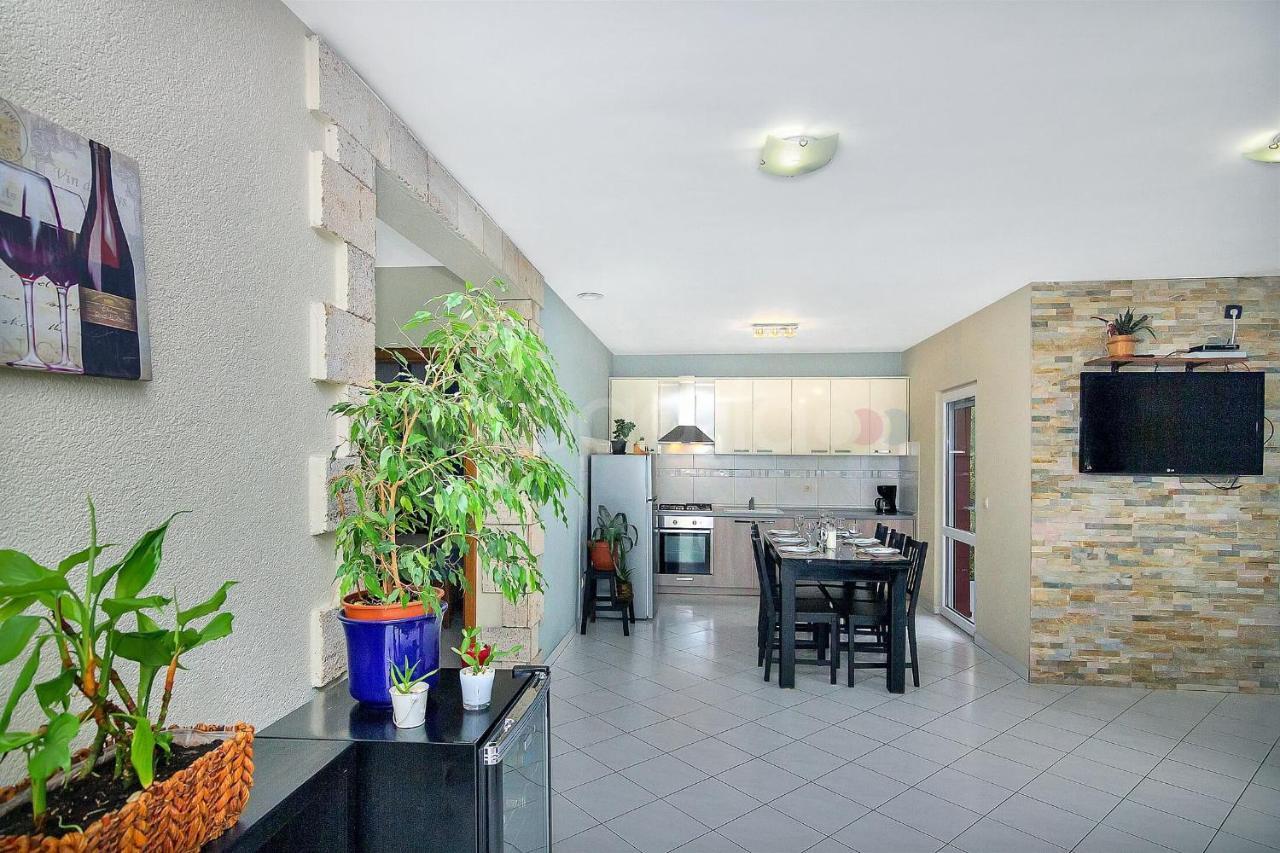 Holiday Home Darius With Hot Tub Makarska Extérieur photo